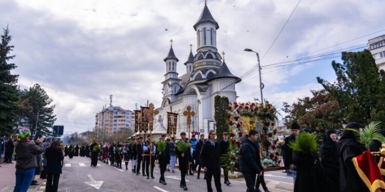 Biserica și viața socială a Sucevei