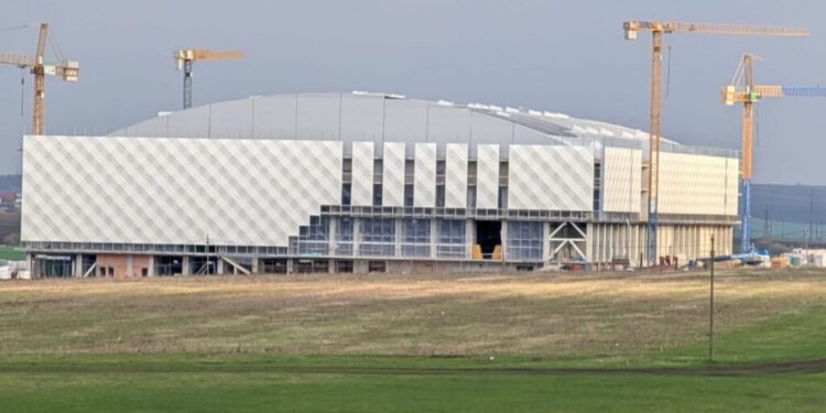 Rectorul USV, Mihai Dimian, așteaptă darea în folosință a sălii polivalente, pentru CSU Suceava: Este importantă susținerea publicului la meciurile de acasă. Într-un fel joci cînd ai 300-400 de persoane în sală și altfel cînd ai cîteva mii