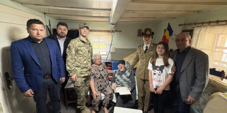 Rădăuți. Veteranul de război Gheorghe Șindilariu, sărbătorit la împlinirea vîrstei de 102 ani