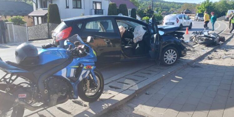 Accident Păltinoasa. Un motociclist a intrat cu viteză mare în curbă, a pierdut controlul și a lovit frontal un autoturism condus regulamentar