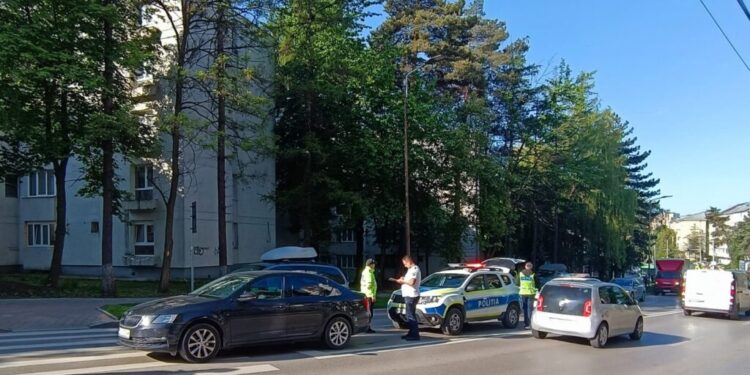 Elev în vîrstă de 15 ani, accidentat ușor pe trecerea de pietoni dintre Nordic și Catedrala de pe Mărășești