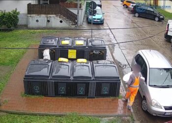 Deșeuri depozitate lîngă buncărele de gunoi. Primăria Suceava: Cei care aruncă ilegal deșeuri vor fi sancționați conform legii! Împreună putem păstra un oraș curat și civilizat!