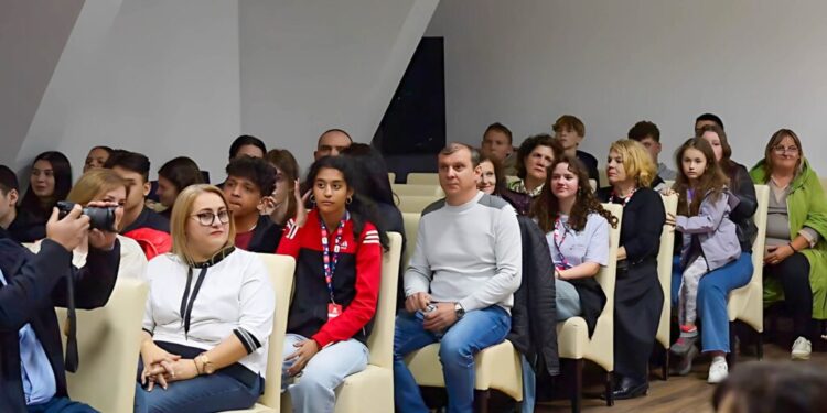 11 școli din țară, la concursul pentru elevi cu deficiențe de auz găzduit de Liceul Tehnologic Special Bivolărie – Vicovu de Sus