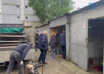 A început demolarea garajelor de pe domeniul public. Se lucrează în zona ”Bebelușul”, blocul turn situat peste drum de Catedrala ”Nașterea Domnului” de pe Mărășești