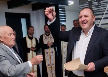 Sediul Primăriei Slatina, vechi de 100 de ani, renovat. Primarul Vlăduț Gherman a primit de la fostul primar Ilie Bujor un proces verbal în original, vechi de cîteva decenii, cu bunurile primăriei din acea vreme (Foto)