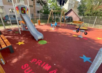 Locuri de joacă inaugurate la ”Bebelușul” și pe strada Păcii