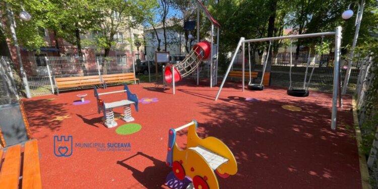 Trei locuri de joacă moderne, inaugurate de Primăria Suceava pe 1 Mai (Foto)