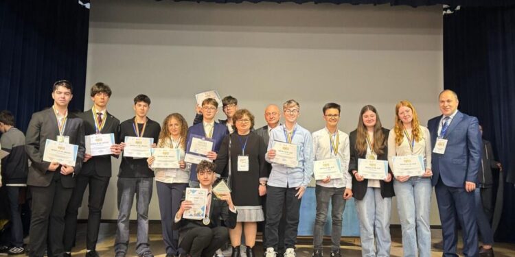 Toate echipele sucevene au fost premiate la etapa națională a Olimpiadei Naționale de Creativitate Științifică. La eveniment au participat 315 elevi din toată țara