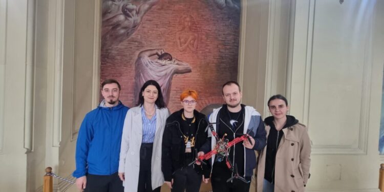 O echipă a universității sucevene, premiul special pentru ”o dronă concepută pentru a asista echipele de salvare în identificarea și localizarea victimelor în zone afectate de calamități naturale”