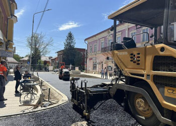 Primarul Loghin, despre asfaltările din centrul Rădăuților: Nu puteai să dai drumul la lucrare, la asfaltare, și să te trezești că este întrerupt undeva ceva. Așa că am lucrat cu responsabilitate