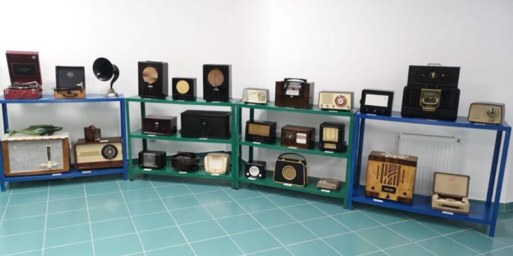 Primul muzeu din România dedicat exclusiv radioului se va deschide la Siret. Pe 13 iunie. Vor fi expuse peste 600 de piese