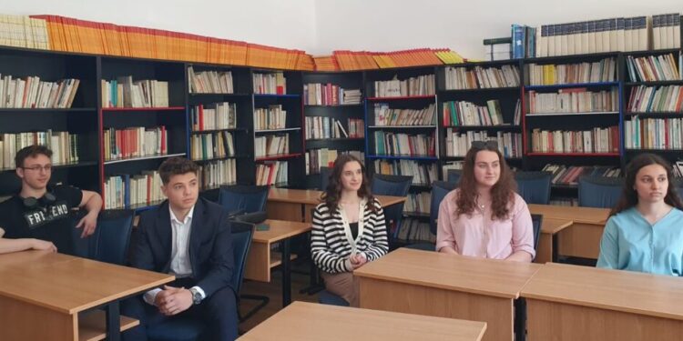 Trei studenți suceveni primesc burse pentru ”a aprofunda limba și civilizația franceză”
