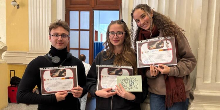 Student sucevean, locul III la un concurs de traduceri organizat de Universitatea Craiova