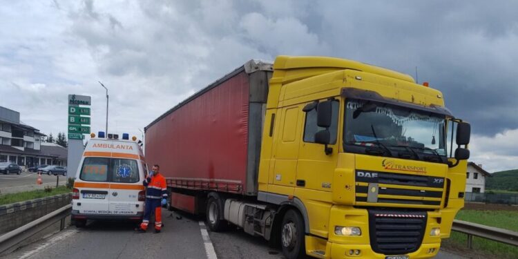 Sindicatul Ambulanța Suceava mulțumește public unui șofer de tir care a reușit să evite un impact devastator cu o ambulanță în care se aflau patru oameni: șoferul, pacientul, un medic și o asistentă