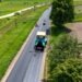 Pînă la finele lunii se termină de turnat covorul asfaltic pe drumul Rădăuți – Gălănești – Vicovu de Jos (Foto)
