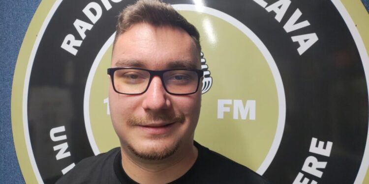 Bogdan Plugariu, director de vînzări Concept Decor Suceava: Profilele decorative sînt ”în vogă în momentul de față”. În atelierul propriu ”personalizăm și facem orice model doar pe comandă”. Firma are comenzi din toată țara (Foto)