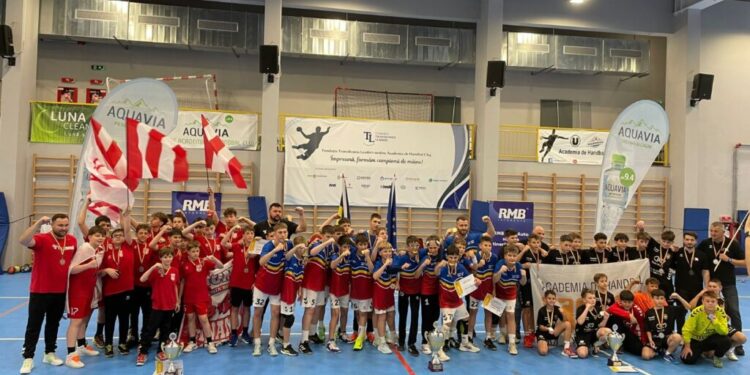 Clubul de handbal masculin CSU Suceava, campion național și la juniori IV! Sucevenii au obținut și patru premii individuale la turneul disputat la Cluj