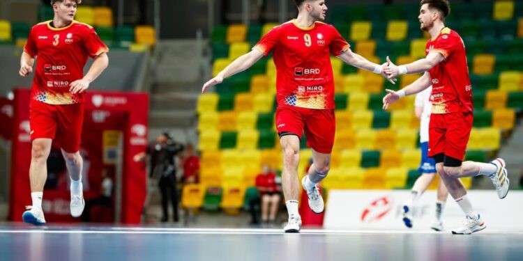 România, înfrîngere dură în meciul cu Insulele Feroe, la Campionatul Mondial de Handbal U21, scor 28-35. Sucevenii au înscris 18 goluri, iar portarii suceveni au scos 10 mingi (Foto)