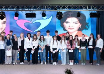 157 de elevi olimpici și 81 de profesori, premiați de Fundația ”Ana – Inimă de copil”, într-un eveniment găzduit de Centrul Cultural ”Sofia Vicoveanca” din Vicovu de Jos (Foto)