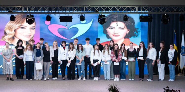 157 de elevi olimpici și 81 de profesori, premiați de Fundația ”Ana – Inimă de copil”, într-un eveniment găzduit de Centrul Cultural ”Sofia Vicoveanca” din Vicovu de Jos (Foto)