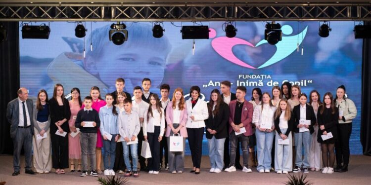 157 de elevi olimpici și 81 de profesori, premiați de Fundația ”Ana – Inimă de copil”, într-un eveniment găzduit de Centrul Cultural ”Sofia Vicoveanca” din Vicovu de Jos (Foto)