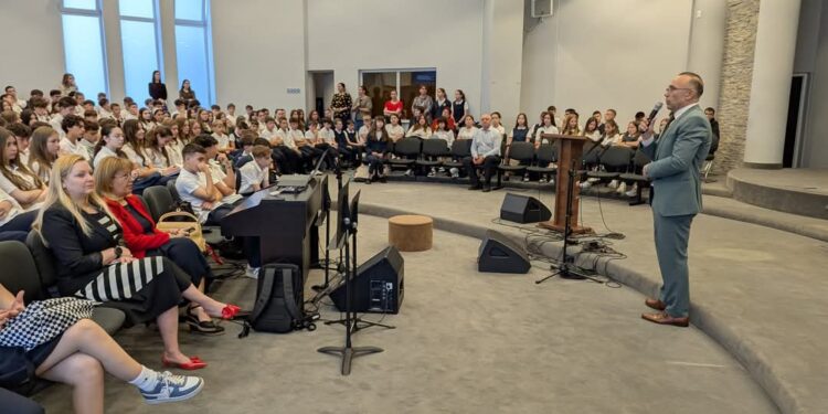 Mihai Ștefănoaia: ”Cei care sînt angrenați în activitatea școlii Filadelfia” Suceava își dau tot interesul pentru ca fenomenul de bullying să nu existe