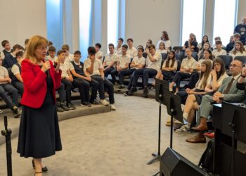 Psihologa Mihaela Rus, le-a vorbit elevilor de la ”Filadelfia” despre bullying: Este foarte important ca cei care răspund de unitatea educațională respectivă să ia măsuri atunci cînd li se aduce la cunoștință o astfel de situație