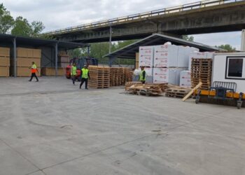 1.230 de avize de muncă pentru străini, emise de Biroul pentru Imigrări Suceava. Cîțiva cetățeni din Nepal, Bangladesh și Sri Lanka au fost depistați muncind fără forme legale