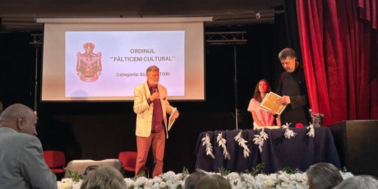 Artistul plastic sucevean Mihai Pînzaru – PIM, distins cu Ordinul Fălticeni Cultural, în cadrul Galei ”10 pentru Fălticeni”: A fost un eveniment onorant