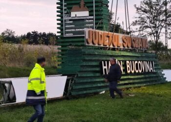 Poartă nouă, la intrarea în județul Suceava, pe la Drăgușeni. Va exista un sistem de iluminat cu LED