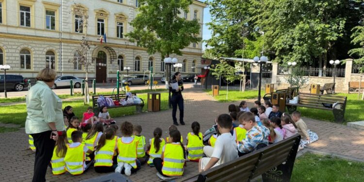 Peste 1.000 de copii suceveni de clasa I au avut un prim contact cu educația rutieră, în cadrul unui amplu program al Poliției