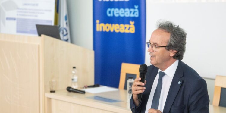 Masă rotundă cu angajatorii, la Facultatea de Economie, Administrație și Afaceri din cadrul USV. ”Avem nevoie de tineri bine pregătiți, cu deschidere spre zona practică” (Foto)
