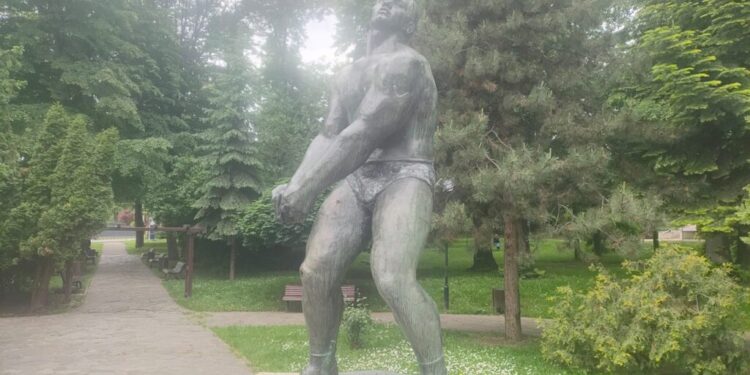 Suceava nu are grijă de o lucrare a marelui sculptor Ion Jalea