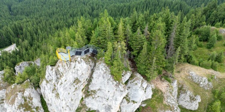Imagini spectaculoase, pe Rarău. Punctul de belvedere a fost finalizat (Foto)