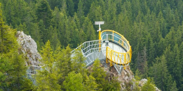 Imagini spectaculoase, pe Rarău. Punctul de belvedere a fost finalizat (Foto)