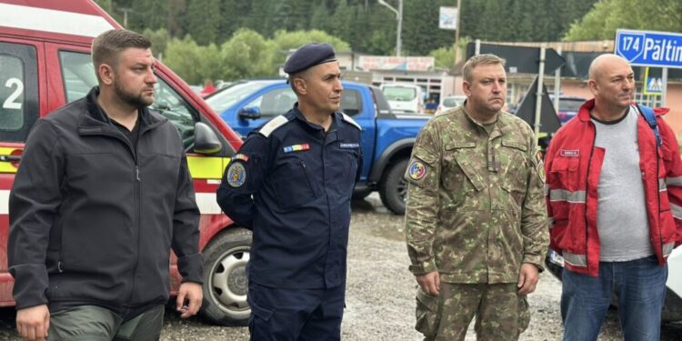 Crucea Roșie Suceava, în ajutorul locuitorilor din Broșteni. Corneliu Dediu, directorul organizației: În ciuda celor întîmplate, inclusiv persoanele care au avut de suferit erau la treabă și încercau să salveze și să pună lucrurile pe picioare