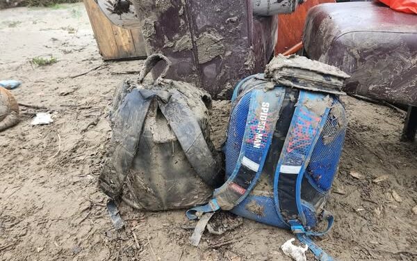 Inspectoratul Școlar Suceava, campanie de strîngere de rechizite pentru a fi donate copiilor din localitățile afectate de inundații – Broșteni, Ostra, Stulpicani și Frasin