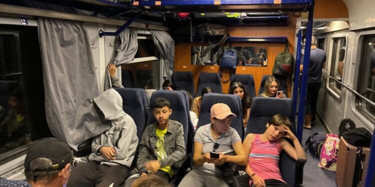 ”Un vagon de tren plin de copii la mare”, o campanie umanitară prin care 80 de copii suceveni vor ajunge pentru prima dată pe litoralul românesc