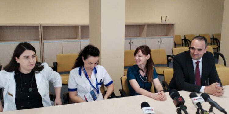 Andreea Breja, Diana Lavinia Pricope și Alexandra Pușcașu, noile doctorițe de la Secția Oncologie a Spitalului Clinic Județean Suceava. Managerul Ionuț Jurchiș: Sper ca doamnele doctor să aducă o rază de vindecare pacienților greu încercați cu această grea patologie (Foto)