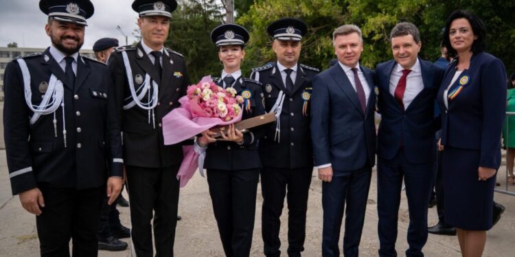 Suceveanca Lavinia Țibichi, șefă de promoție la Academia de Poliție “Alexandru Ioan Cuza”. Suceveanca Angelica Fădor, secretar de stat în Ministerul de Interne: Noi, sucevenii, sîntem mîndri de tine!