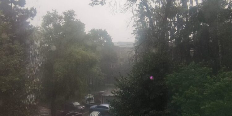 Pompierii anunță: Județul Suceava, sub cod portocaliu de instabilitate atmosferică pînă la ora 22.00