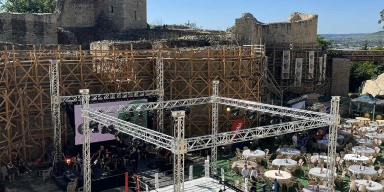 Cetatea de Scaun din primul rînd
