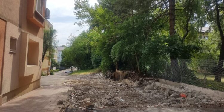 Proprietarii de garaje din Suceava au dreptul să știe din timp cînd vor fi demolate acestea