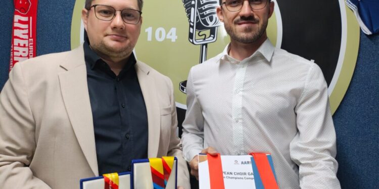 Corala ”Ciprian Porumbescu” Suceava, care a cîștigat două medalii de aur la European Choir Games, a fost cazată la Aarhus în baza de cantonamente a naționalei de fotbal a Danemarcei