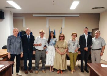 Medicul specialist Anca-Iuliana Stroescu, reprezentant al DSP Suceava, le-a oferit pensionarilor suceveni informații pentru adoptarea unui stil de viață echilibrat