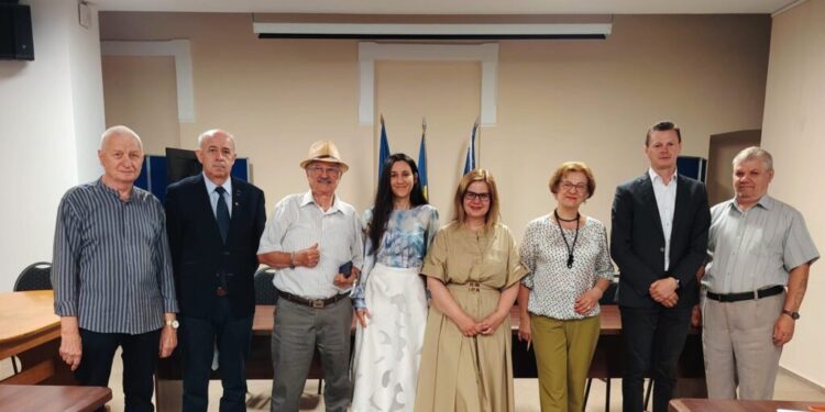 Medicul specialist Anca-Iuliana Stroescu, reprezentant al DSP Suceava, le-a oferit pensionarilor suceveni informații pentru adoptarea unui stil de viață echilibrat