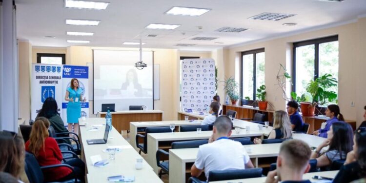 Seminar susținut de DGA – SJA Suceava pentru studenții de la USV – ”Tehnologia – aliat sau amenințare în lupta anticorupție”: O carieră de succes se construiește pe integritate, respect față de lege și responsabilitate socială