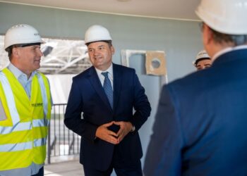 Sala polivalentă, Palatul Administrativ și Campusul studențesc de la Moara vor primi finanțare în continuare. Promisiune făcută la Suceava de ministrul Cseke Attila (Foto)