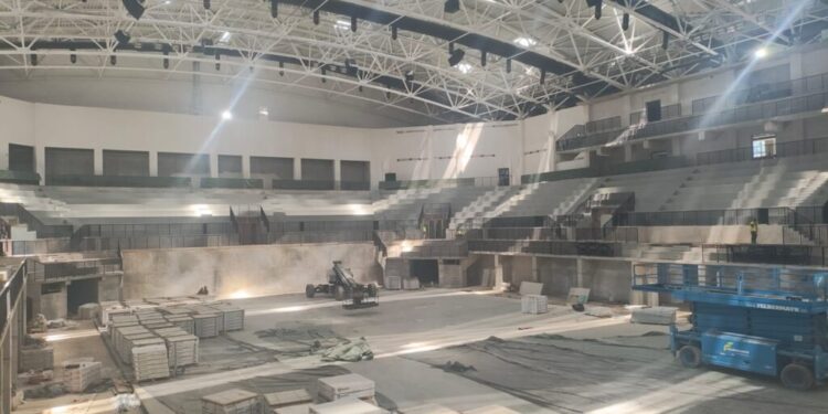 180 de muncitori și 15 ingineri lucrează la sala polivalentă cu 5.000 de locuri a Sucevei. Termenul de finalizare a lucrărilor este 22 septembrie 2025