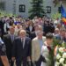 Sfîntul Voievod Ștefan cel Mare. Jerbă de flori depusă de liberalii suceveni, la Mănăstirea Putna